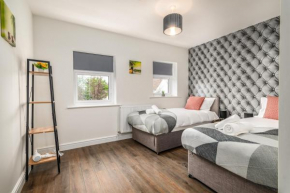 Contractor Modern New Build - FREE Parking - Staycation welcome by ComfyWorkers